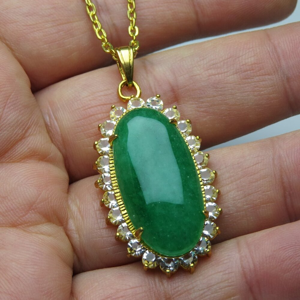 14K Jade Pendant With Necklace